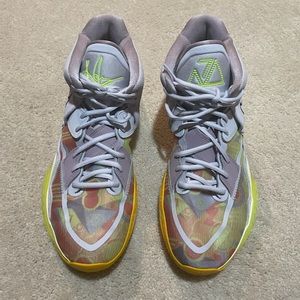 Kyrie Infinity “Iris Whisper”. Size 12